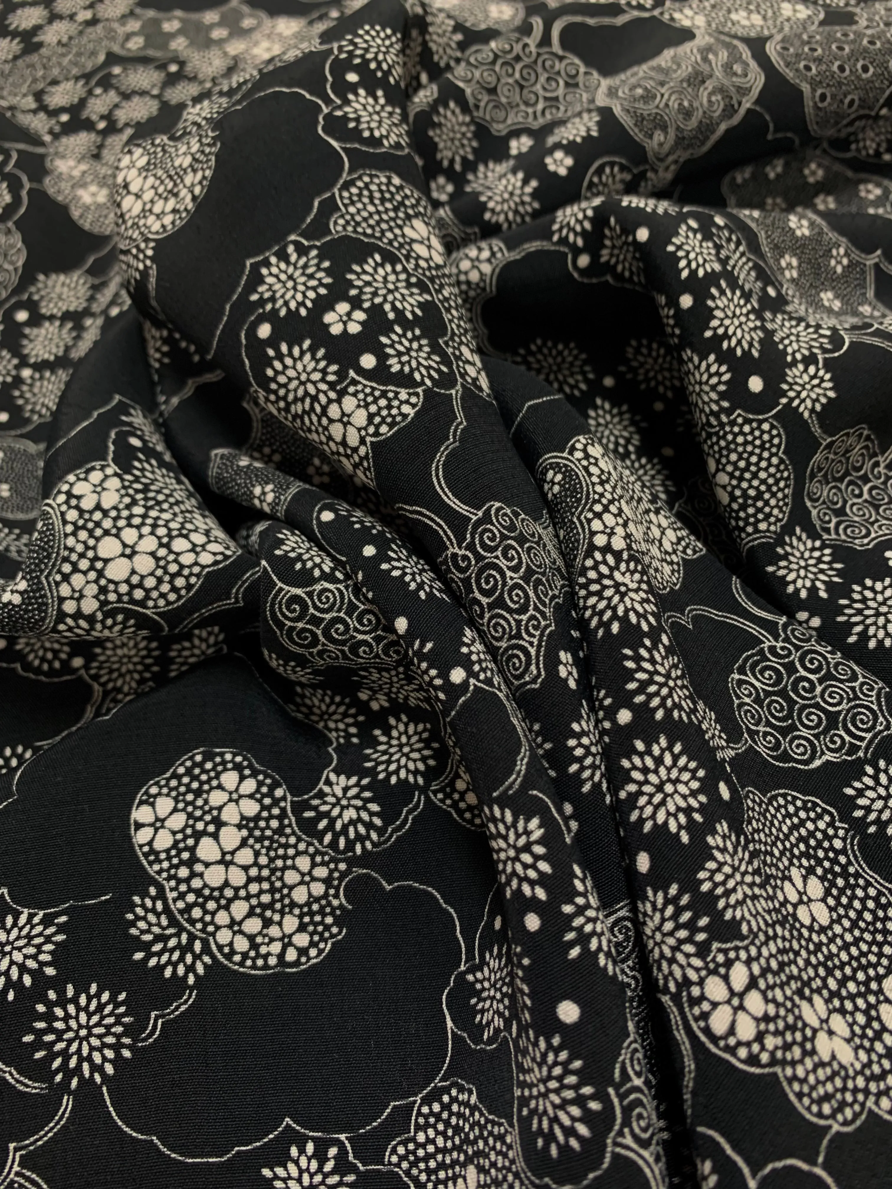 RV-7736W FLORAL MONOCHROME PRINT VISCOSE CHALLIS. ITALY