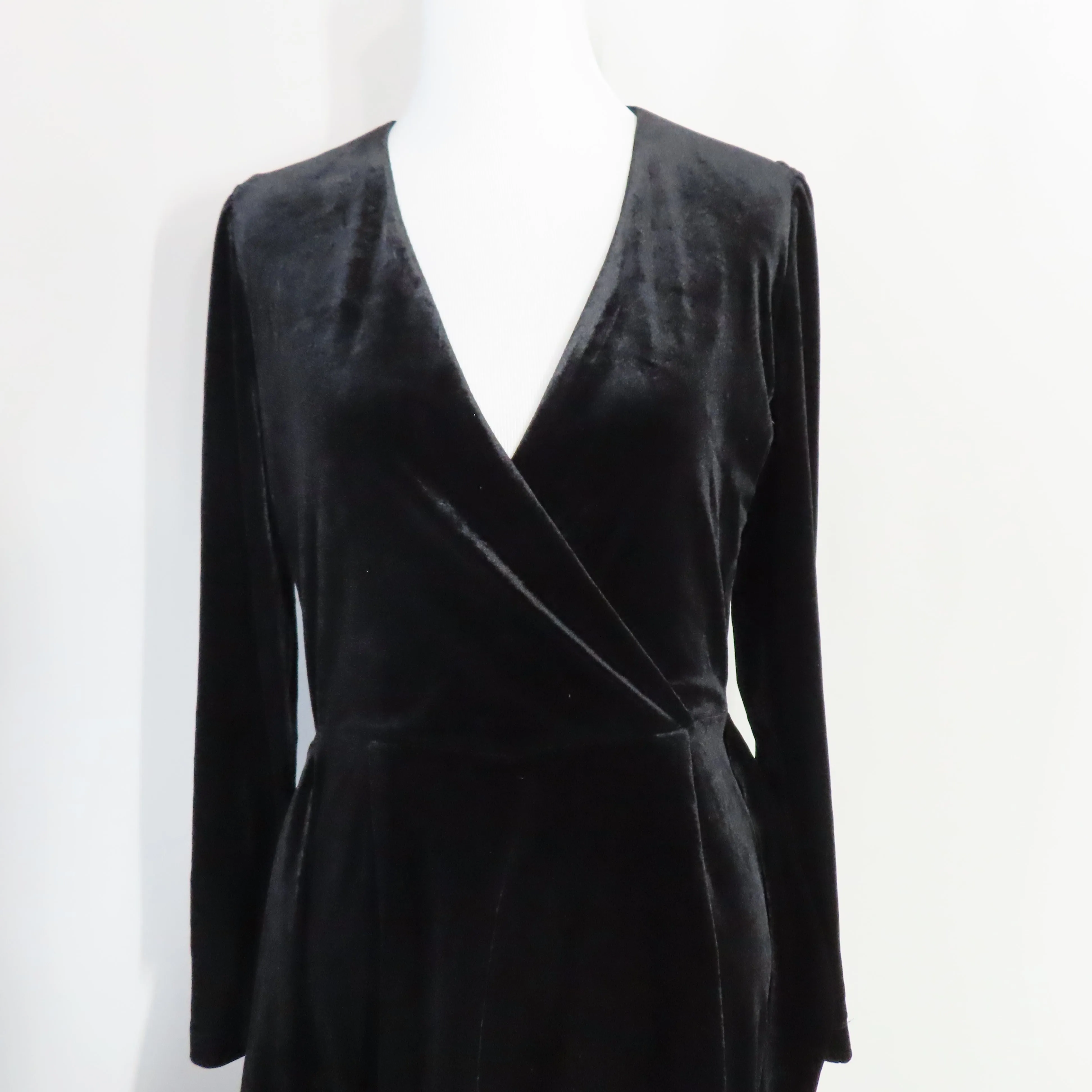 Yumi Kim Black Velvet Surplice Neckline Wrap Skirt Mini Dress Long Sleeves Size Small